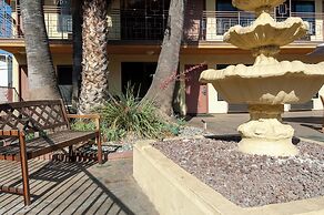 Studio City Court Yard Hotel