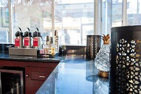 Studio City Court Yard Hotel