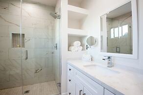 Studio City Court Yard Hotel