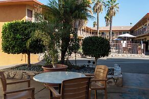 Studio City Court Yard Hotel