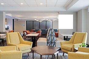Holiday Inn Express & Suites Cincinnati Riverfront by IHG
