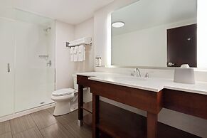 Holiday Inn Express & Suites Cincinnati Riverfront by IHG