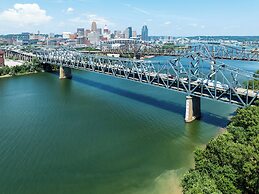 Holiday Inn Express & Suites Cincinnati Riverfront by IHG