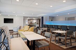 Holiday Inn Express & Suites Cincinnati Riverfront by IHG
