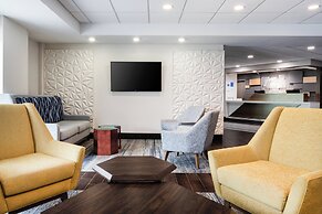 Holiday Inn Express & Suites Cincinnati Riverfront by IHG