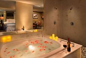 POSTMARC Hotel and Spa Suites
