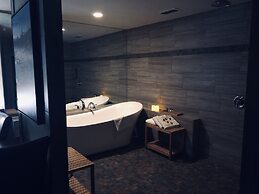 POSTMARC Hotel and Spa Suites