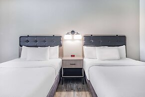 La Quinta Inn & Suites by Wyndham Evansville