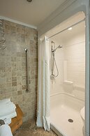 Ramada by Wyndham Ottawa On The Rideau
