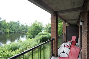 Ramada by Wyndham Ottawa On The Rideau