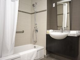 Ramada by Wyndham Ottawa On The Rideau