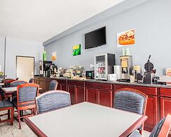 Quality Inn & Suites Altoona - Des Moines