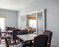 Quality Inn & Suites Altoona - Des Moines