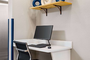 AmericInn by Wyndham Williamsburg