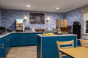 AmericInn by Wyndham Williamsburg