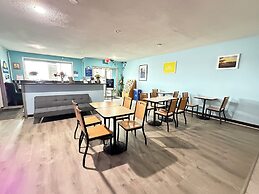 Days Inn by Wyndham Seymour