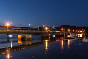 Fireside Inn & Suites - Belfast