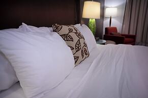 Alliance Hotel & Suites, a Howard Johnson by Wyndham