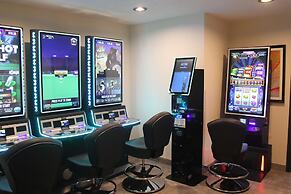 Alliance Hotel & Suites, a Howard Johnson by Wyndham