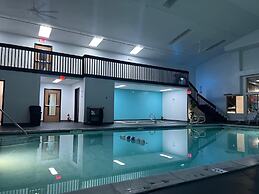 Alliance Hotel & Suites, a Howard Johnson by Wyndham