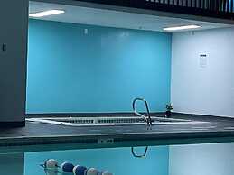 Alliance Hotel & Suites, a Howard Johnson by Wyndham