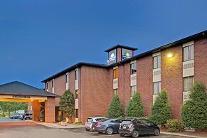 Days Inn & Suites by Wyndham Hickory