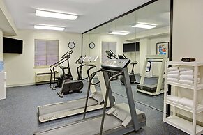 Days Inn & Suites by Wyndham Hickory