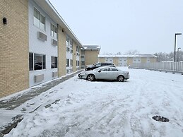 Bison Inn & Suites on University