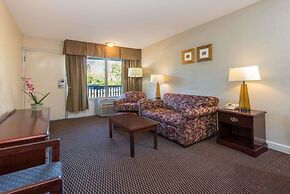 Days Inn & Suites by Wyndham Dayton North