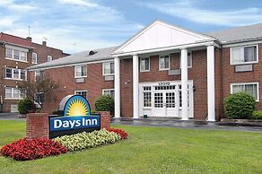 Days Inn by Wyndham Cleveland Lakewood