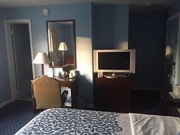 Days Inn by Wyndham Cleveland Lakewood