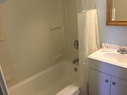 Days Inn by Wyndham Cleveland Lakewood