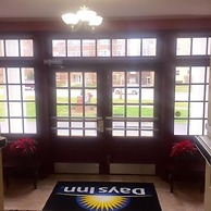 Days Inn by Wyndham Cleveland Lakewood