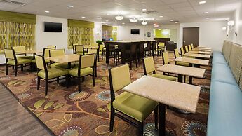 Holiday Inn Express & Suites Wyomissing by IHG