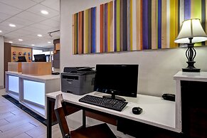 Holiday Inn Express & Suites Allentown-Dorney Park Area by IHG