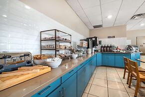 Country Inn & Suites by Radisson, Watertown, SD