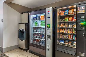 Country Inn & Suites by Radisson, Watertown, SD