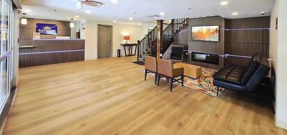 Radiant Inn & Suites