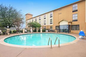 La Quinta Inn & Suites by Wyndham Denison - N. Lake Texoma