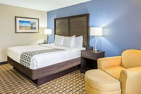 La Quinta Inn & Suites by Wyndham Denison - N. Lake Texoma
