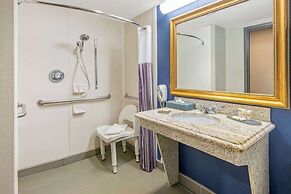 La Quinta Inn & Suites by Wyndham Denison - N. Lake Texoma