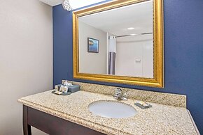La Quinta Inn & Suites by Wyndham Denison - N. Lake Texoma