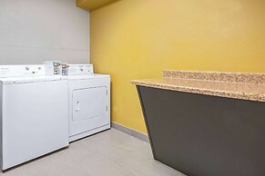 La Quinta Inn & Suites by Wyndham Denison - N. Lake Texoma