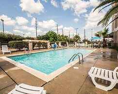 Comfort Suites Stafford Near Sugarland