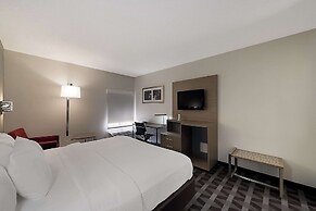 Quality Inn & Suites Irving DFW Airport South