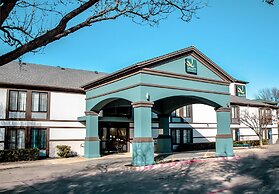 Quality Inn & Suites Irving DFW Airport South