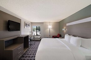 Quality Inn & Suites Irving DFW Airport South