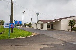 Motel 6 Madisonville, TX