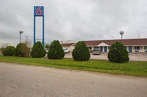 Motel 6 Madisonville, TX
