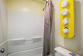 Motel 6 Madisonville, TX